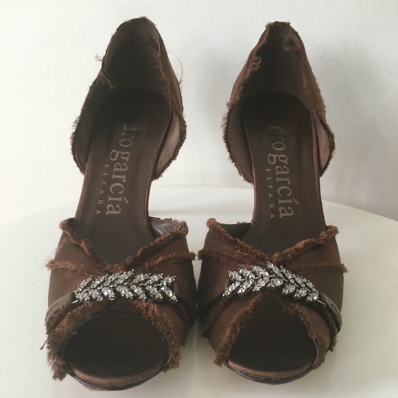 PEDRO GARCIA FRAYED SATIN SILK OPEN TOE HEELS W/ VINTAGE BROOCH SZ 42/US 11 - Picture 1 of 8